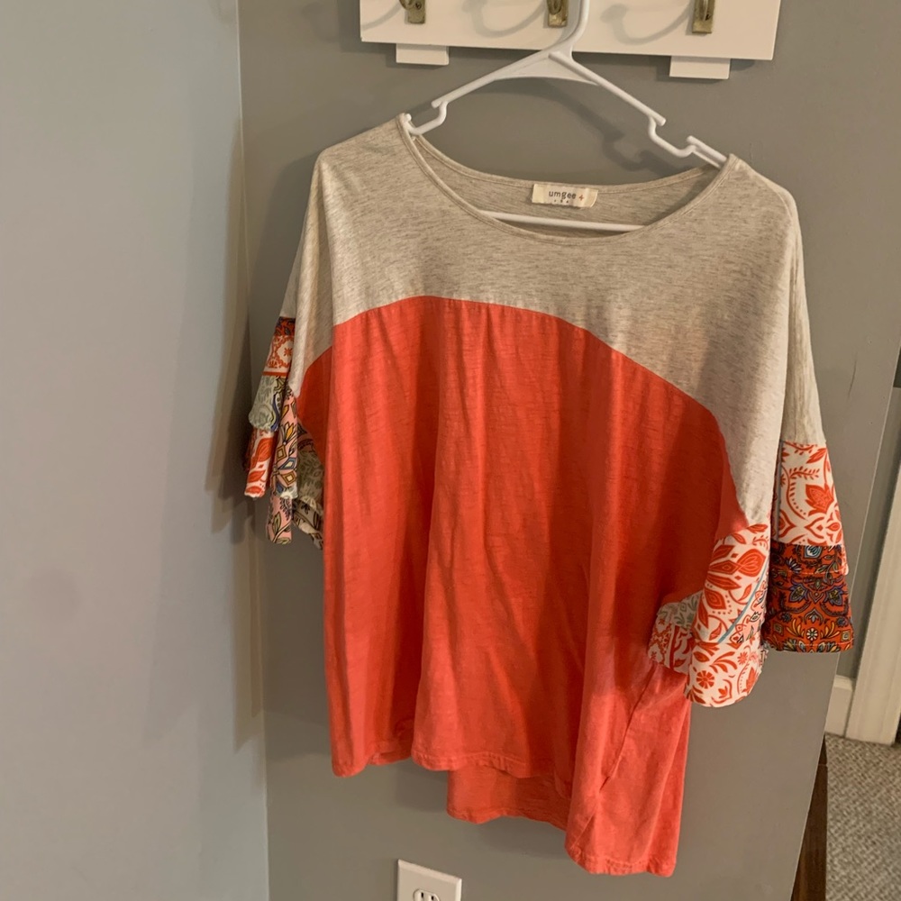 Umgee floral sleeve top size large